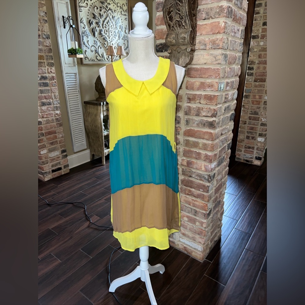 Ya Los Angeles Women's Yellow Green Sleeveless Collared Dress Size Medium